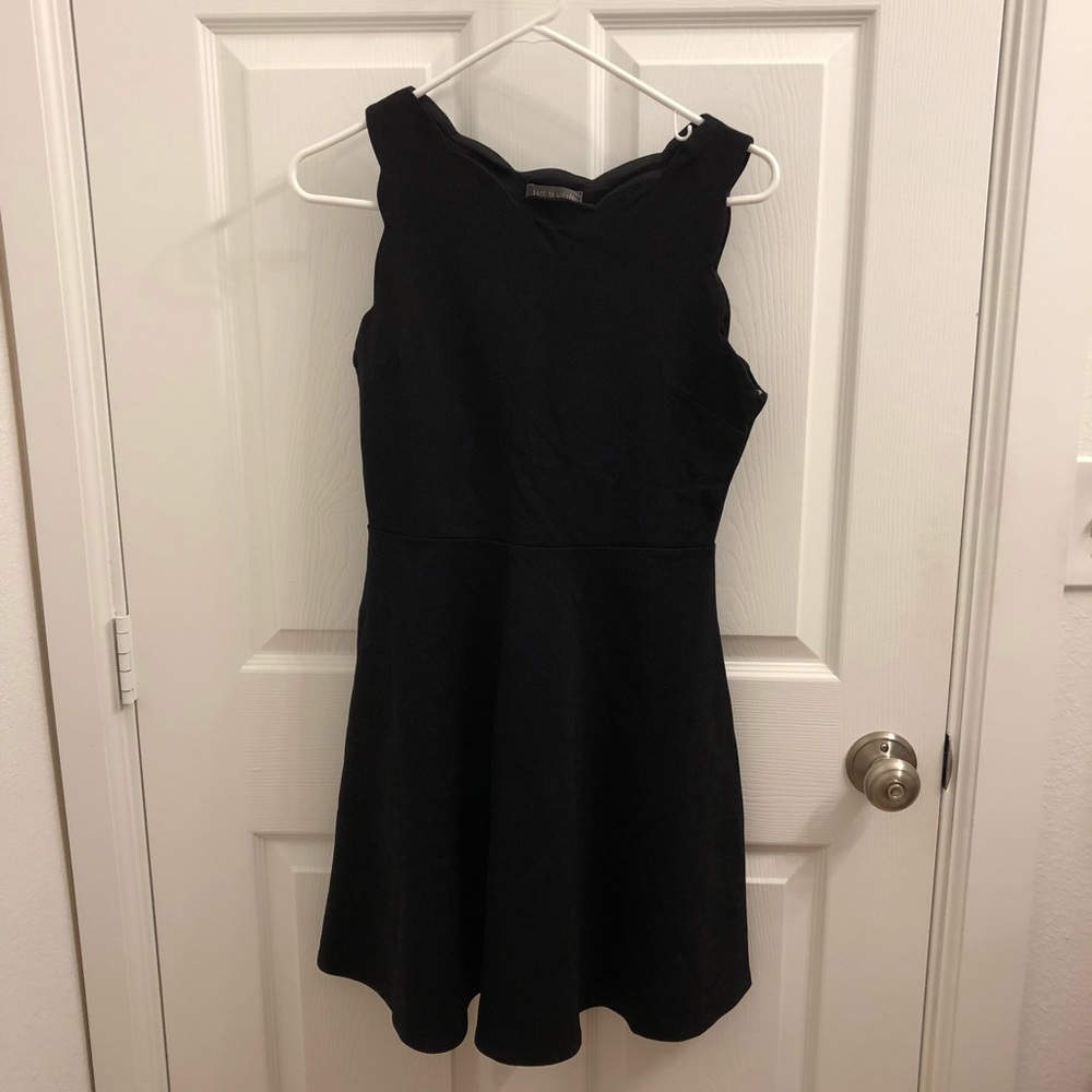 Black Sleeveless Scalloped Circle Skirt Dress